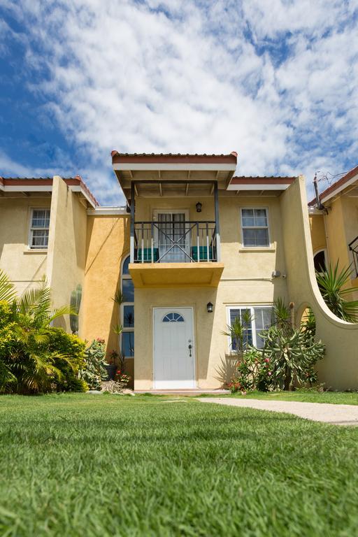 The Oasis I, Portmore Country Club Exterior photo