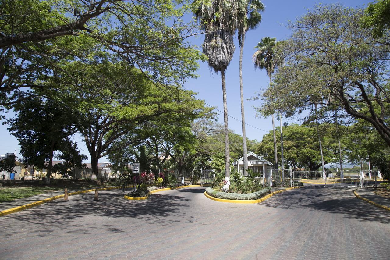 The Oasis I, Portmore Country Club Exterior photo