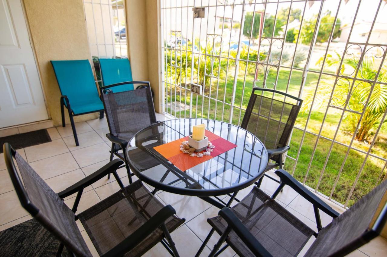 The Oasis I, Portmore Country Club Exterior photo